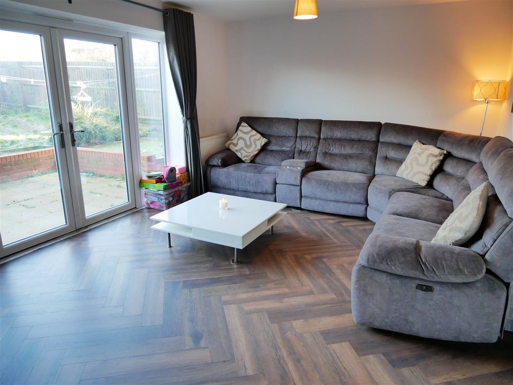 Property photo 3 of 19 Living Room