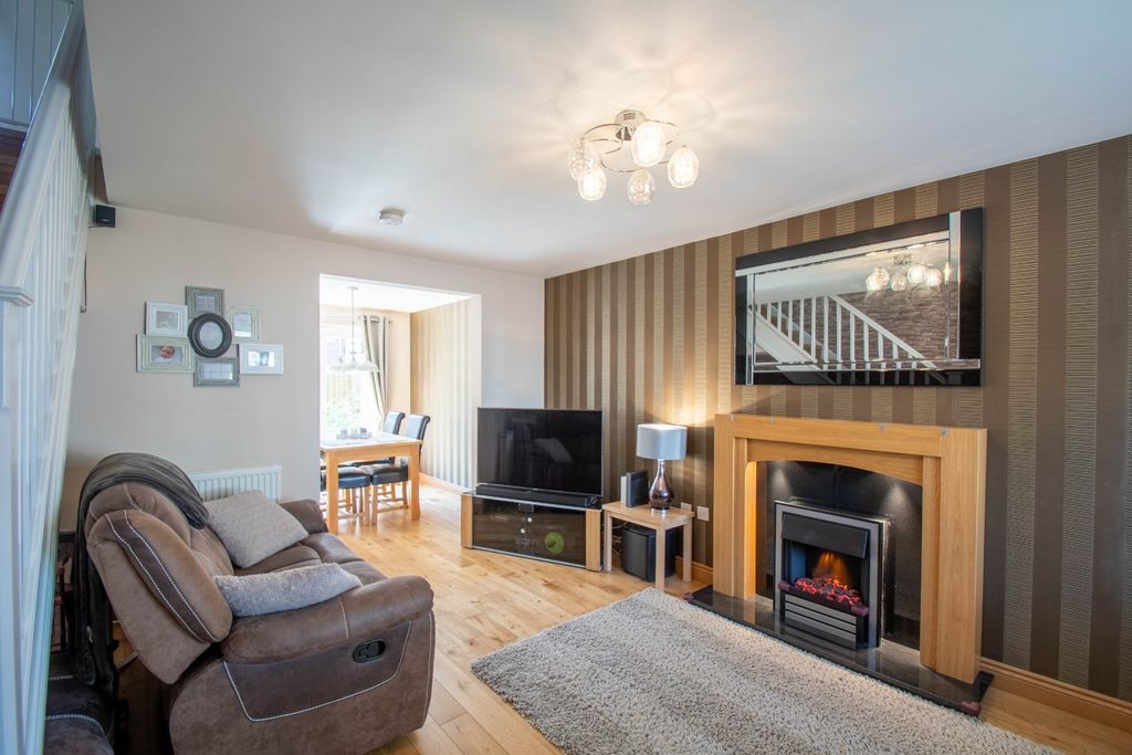 Property photo 2 of 16 Photo 7