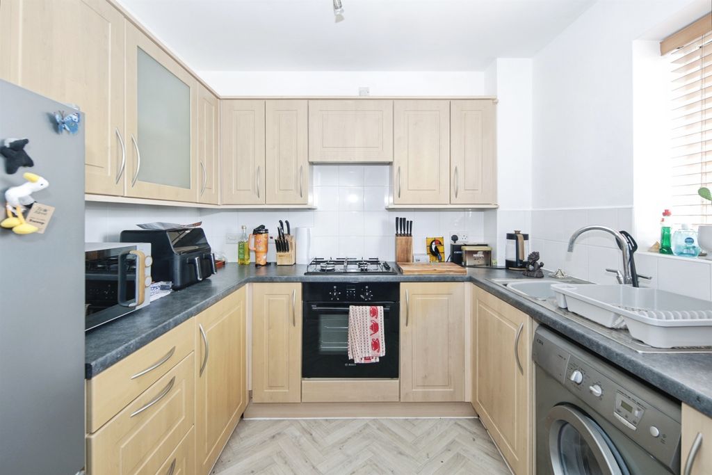 Property photo 3 of 11