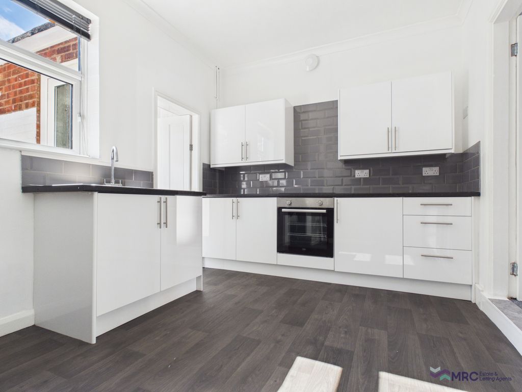 Property photo 1 of 19 Newly Renovated 2 Bedroom End-Terraced House