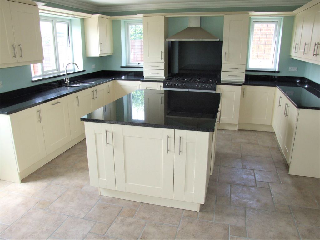 Property photo 2 of 5 Kitchen