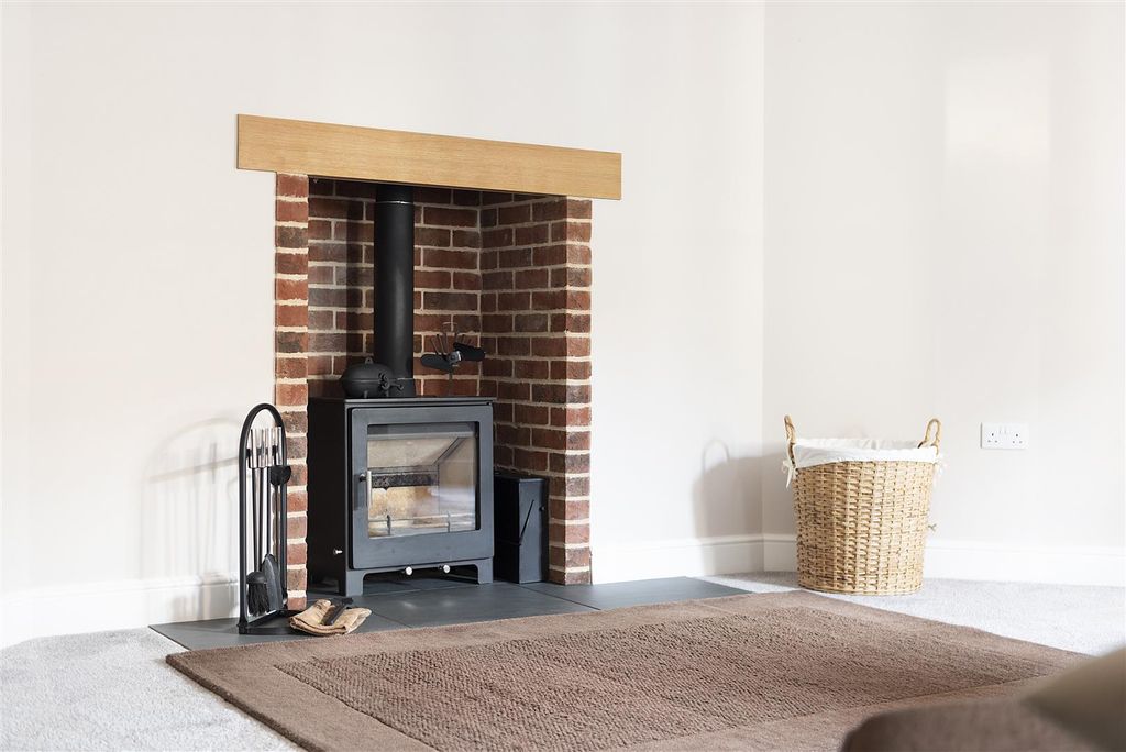 Property photo 3 of 30 The Chitterings Ph35.Jpg