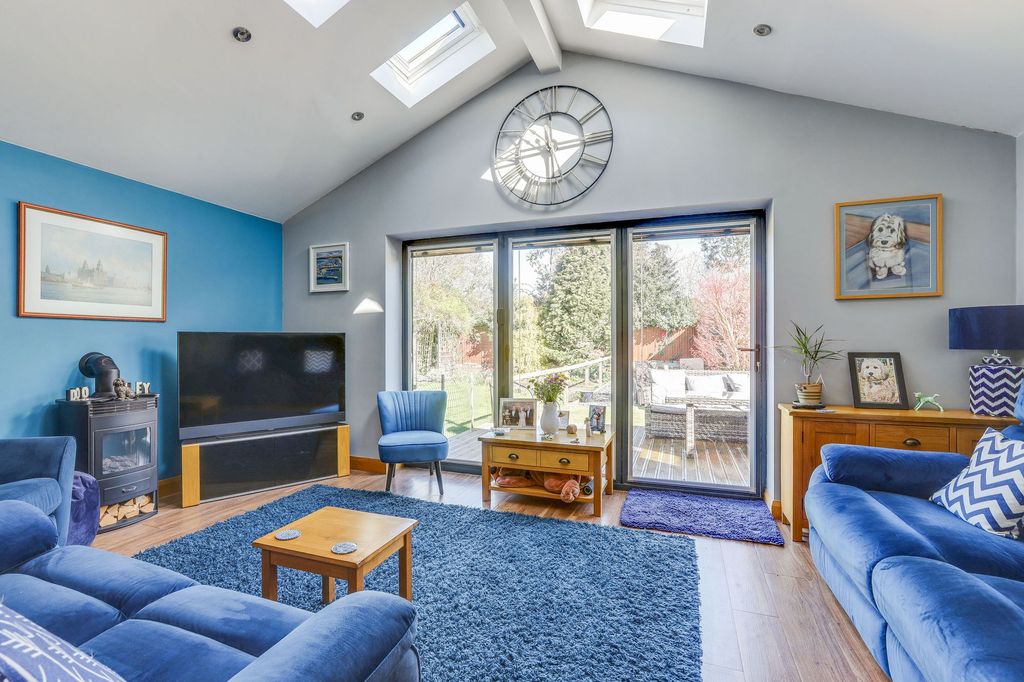 Property photo 2 of 28