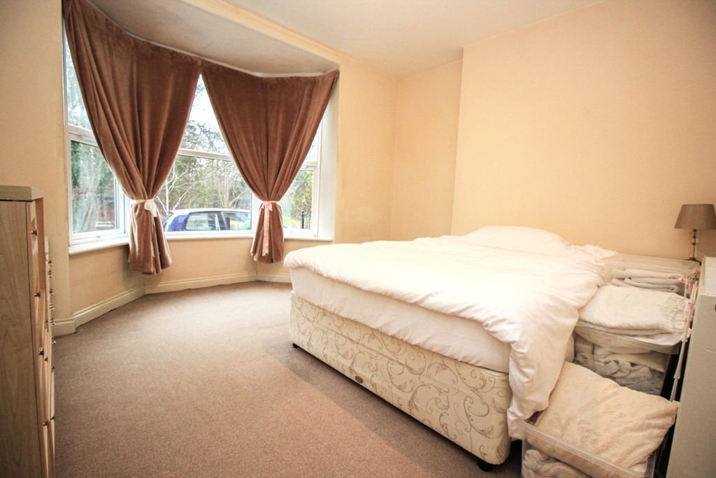 Property photo 2 of 8 5