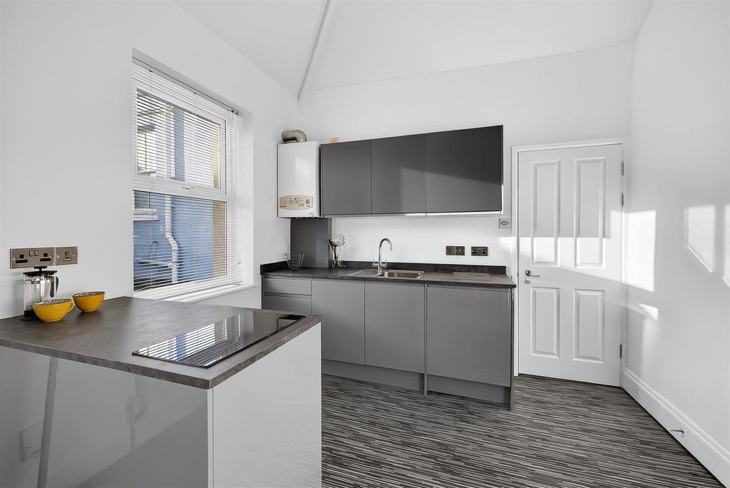 Property photo 3 of 14 Kitchen