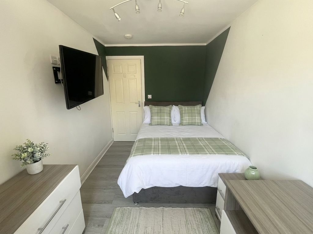 Property photo 3 of 19 Modern Double Bedroom With Wall-Mounted TV...