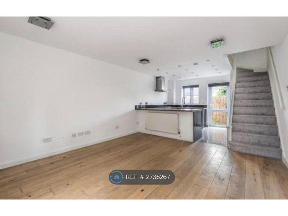 Property photo 3 of 13 Livingroom + Kitchen