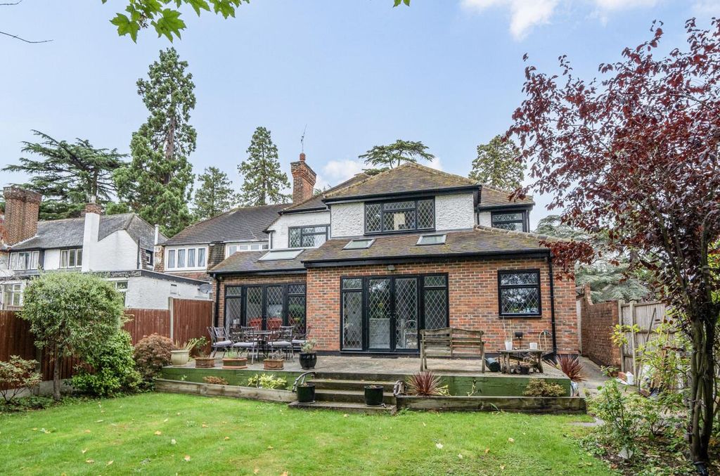 Additional image 16 of 5 bed property for saleCanons Drive, Edgware HA8