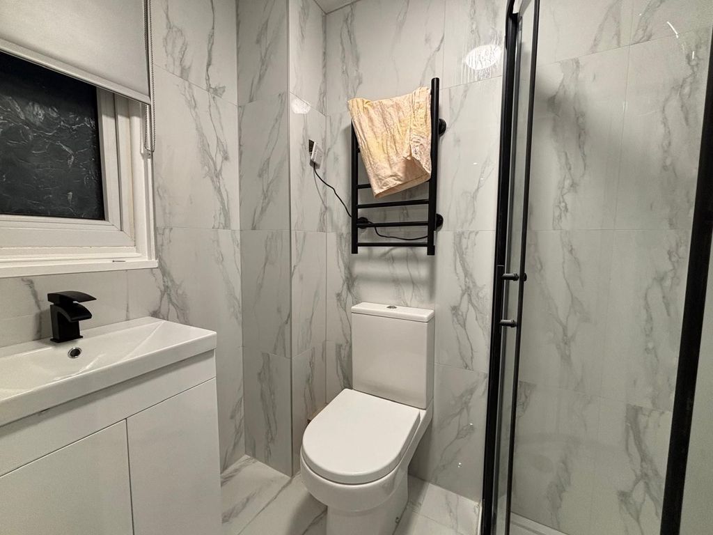 Property photo 3 of 5 Bedroom 6