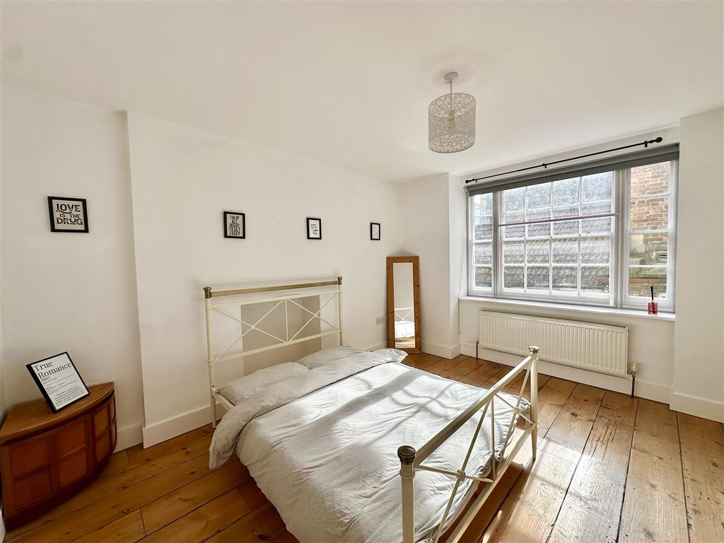 Property photo 1 of 28