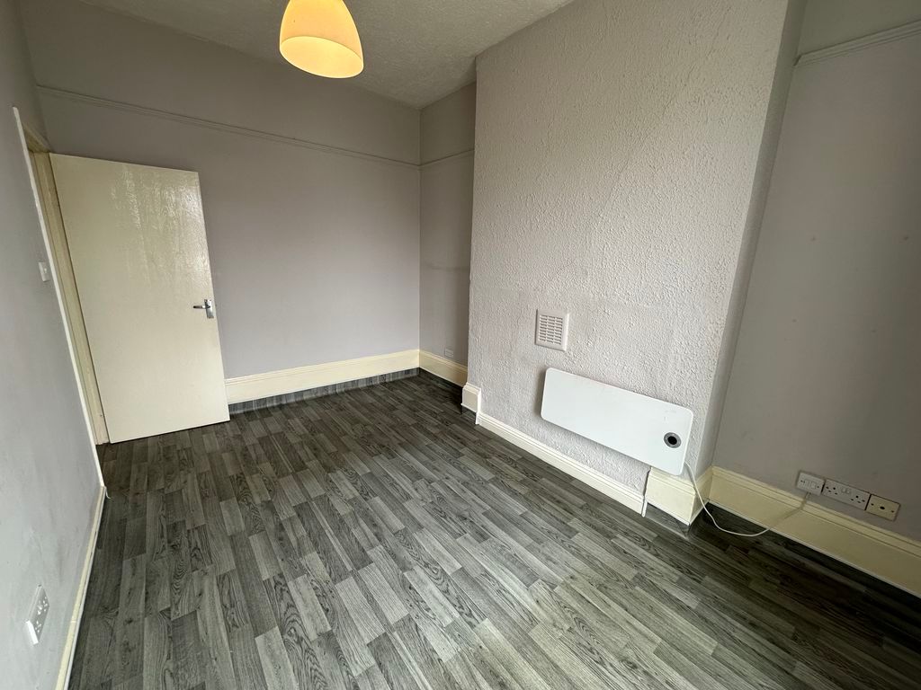 Property photo 3 of 7 Studio Room