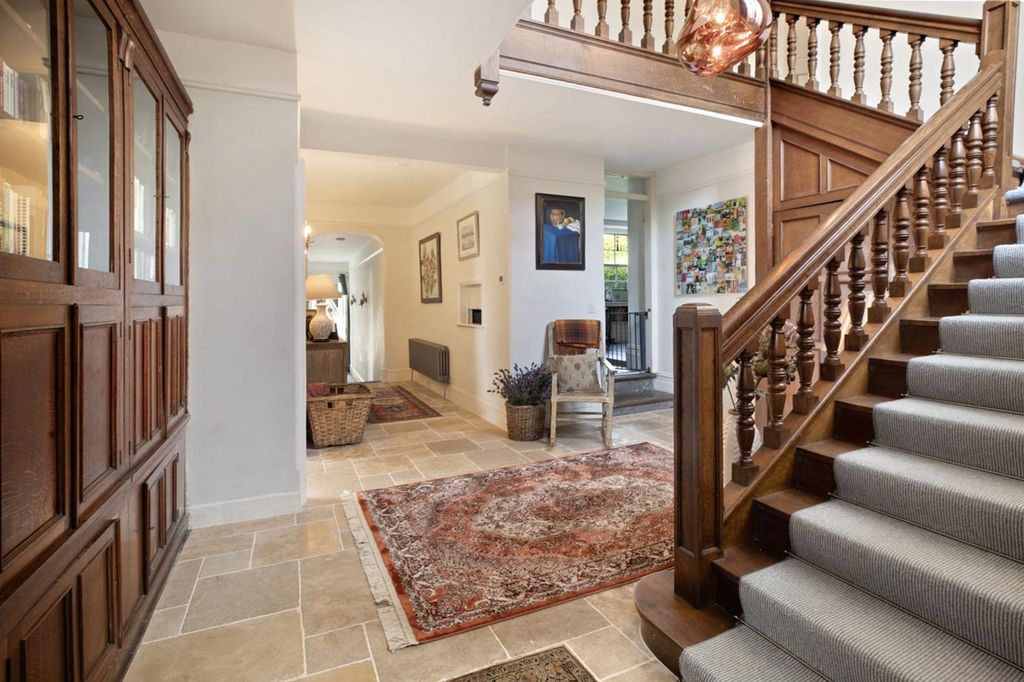 Property photo 2 of 40