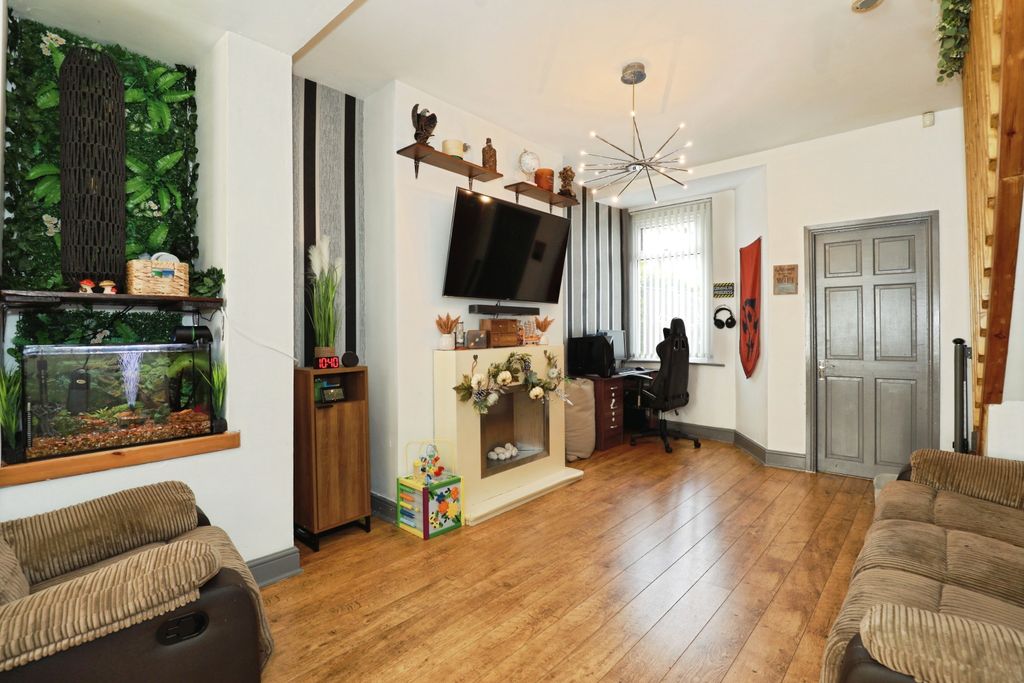 Property photo 1 of 15 Living Room