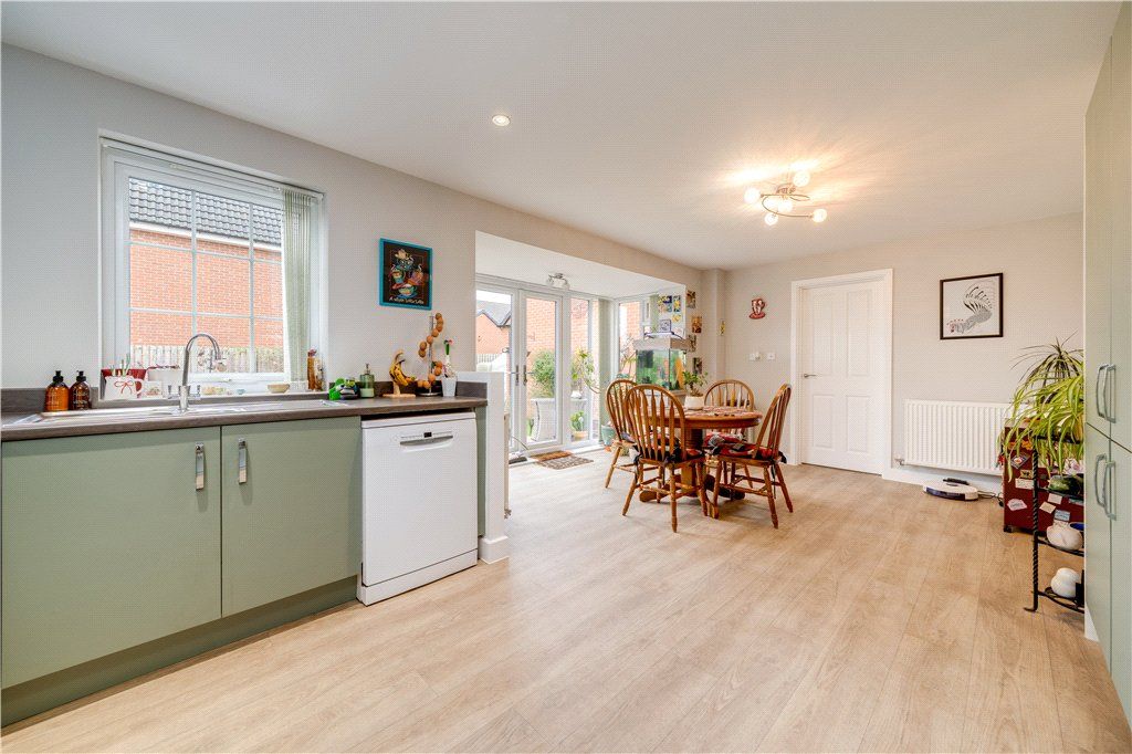 Property photo 3 of 20 Dining Kitchen