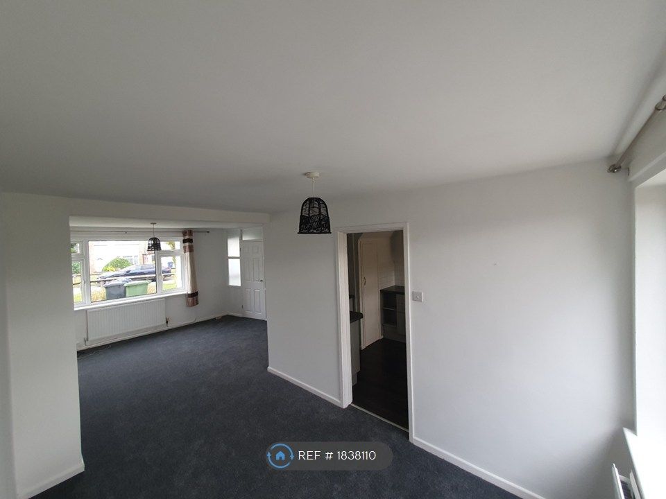 Property photo 2 of 15 Living Room