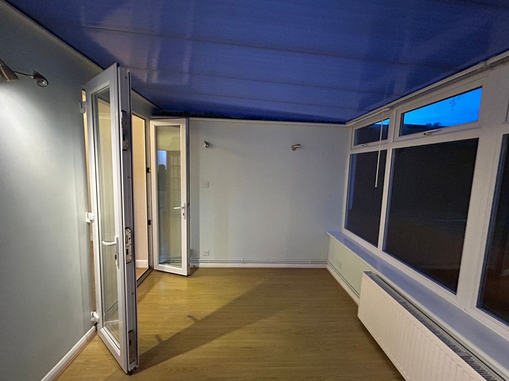 Property photo 3 of 6 Gallery