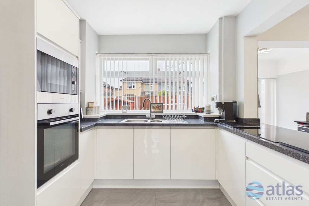 Property photo 2 of 27 Kitchen/Diner/Reception Room