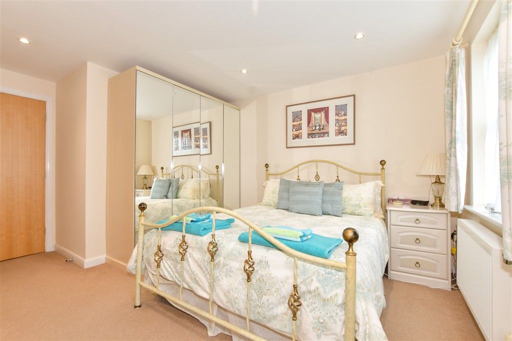 Property photo 2 of 10 Bedroom 1