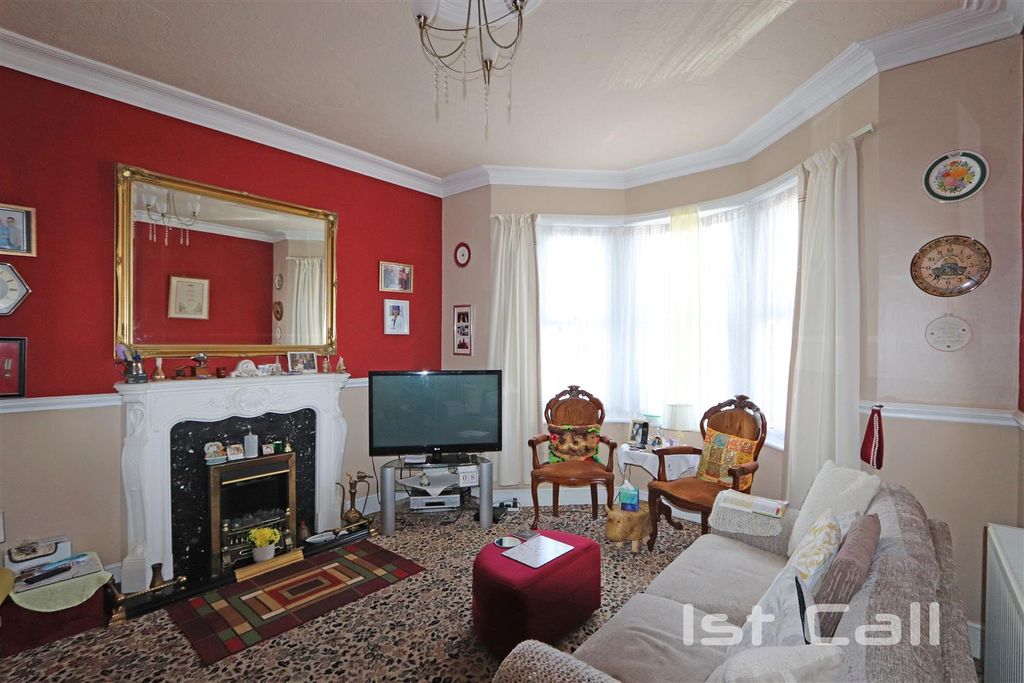 Property photo 2 of 14 Lounge