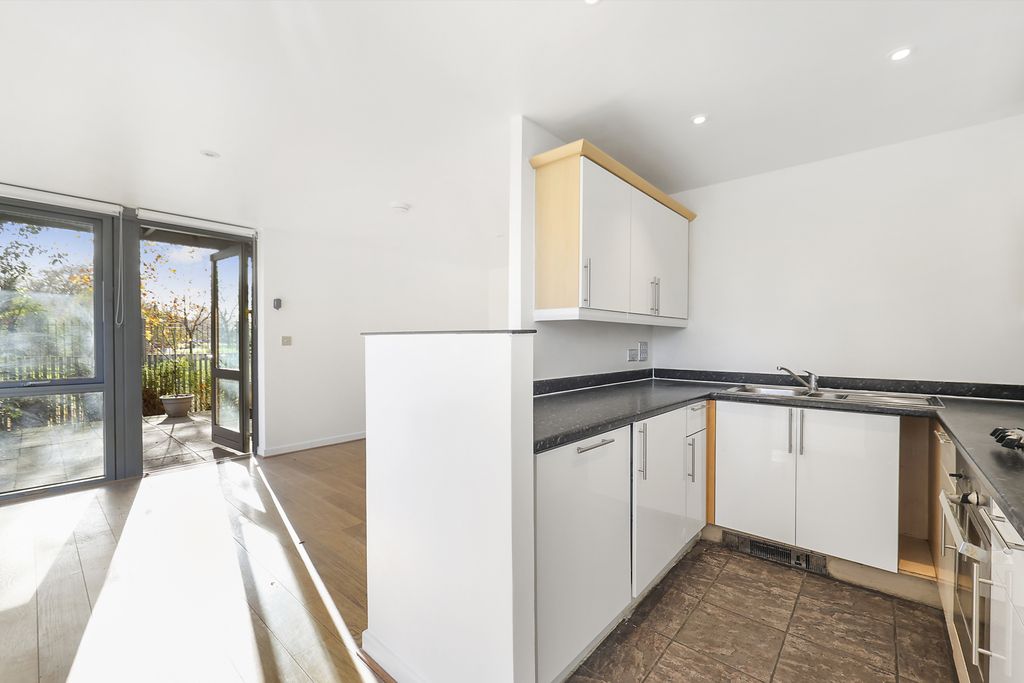 Property photo 3 of 19 Gallery