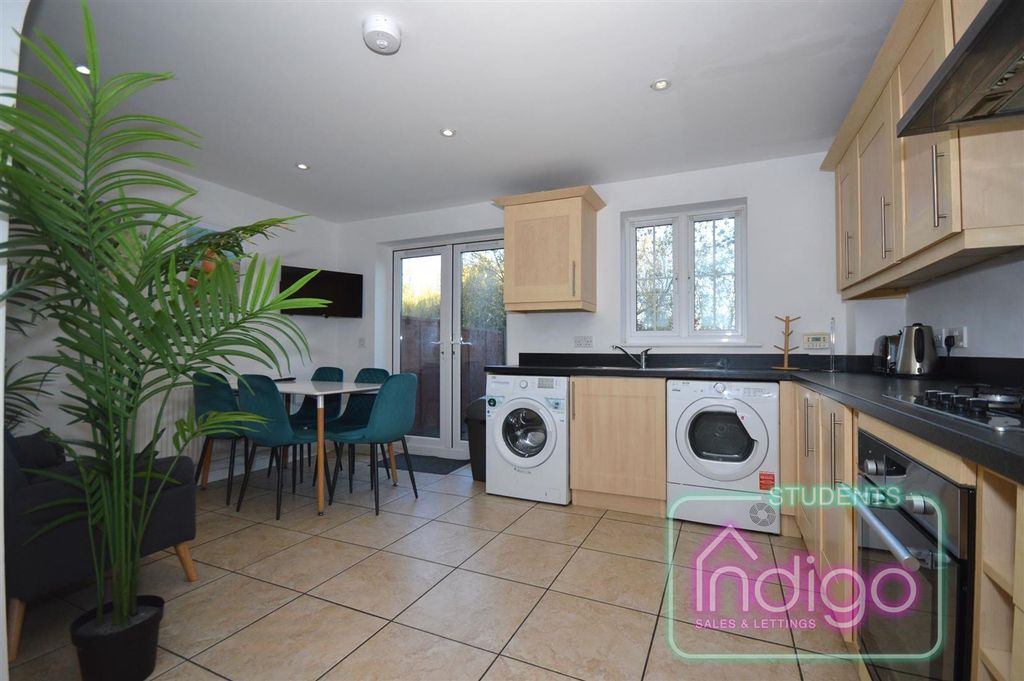Property photo 2 of 27