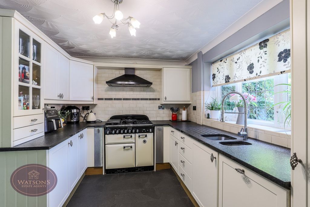 Property photo 3 of 31