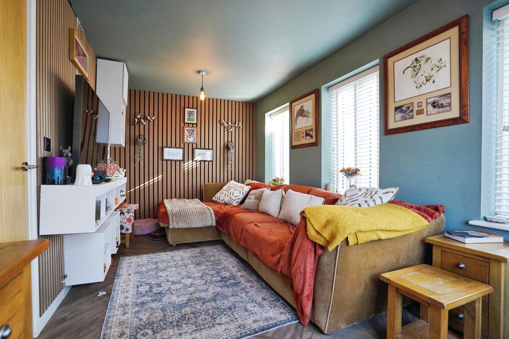 Property photo 2 of 31 Pbox-Img.Jpg