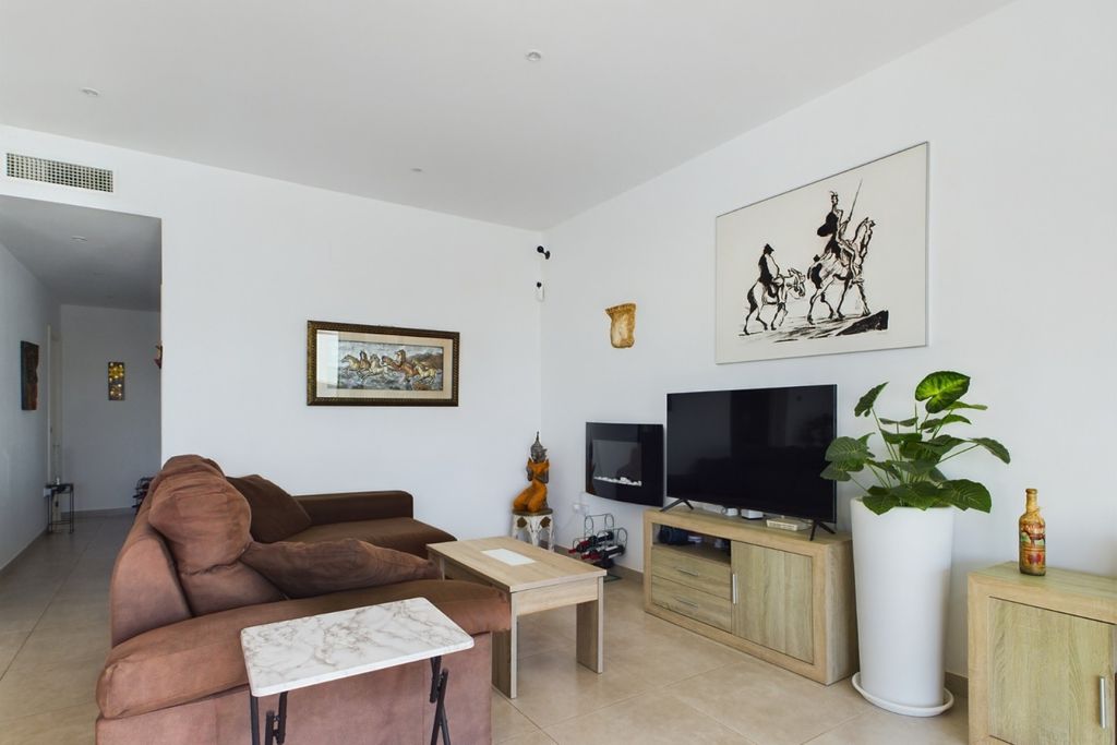 Property photo 2 of 40