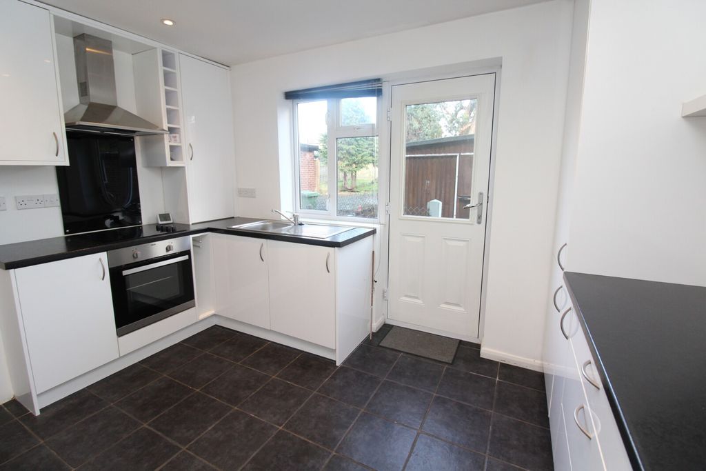 Property photo 2 of 9 Kitchen