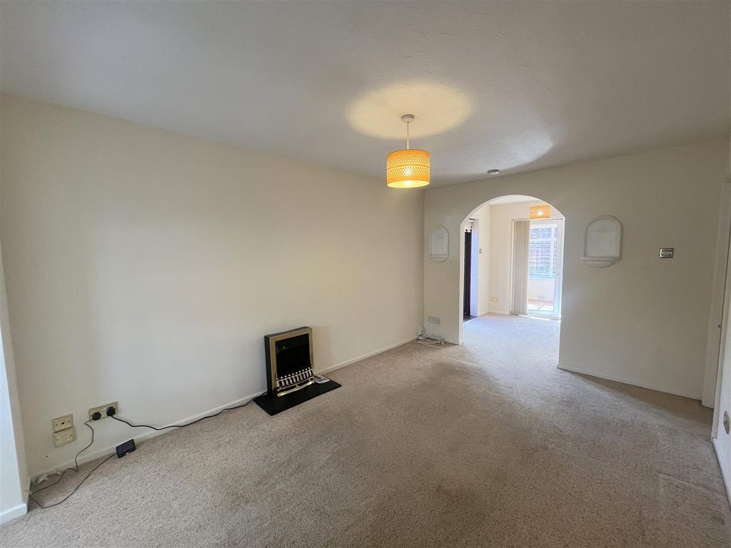 Property photo 2 of 16 Lounge