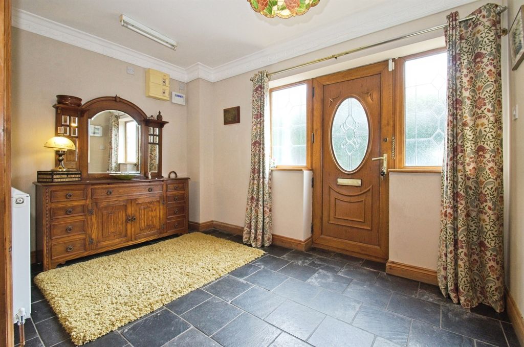 Property photo 2 of 34