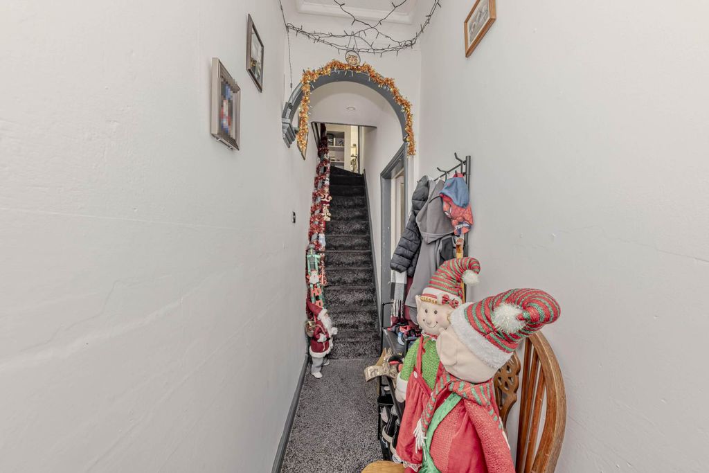 Property photo 2 of 23