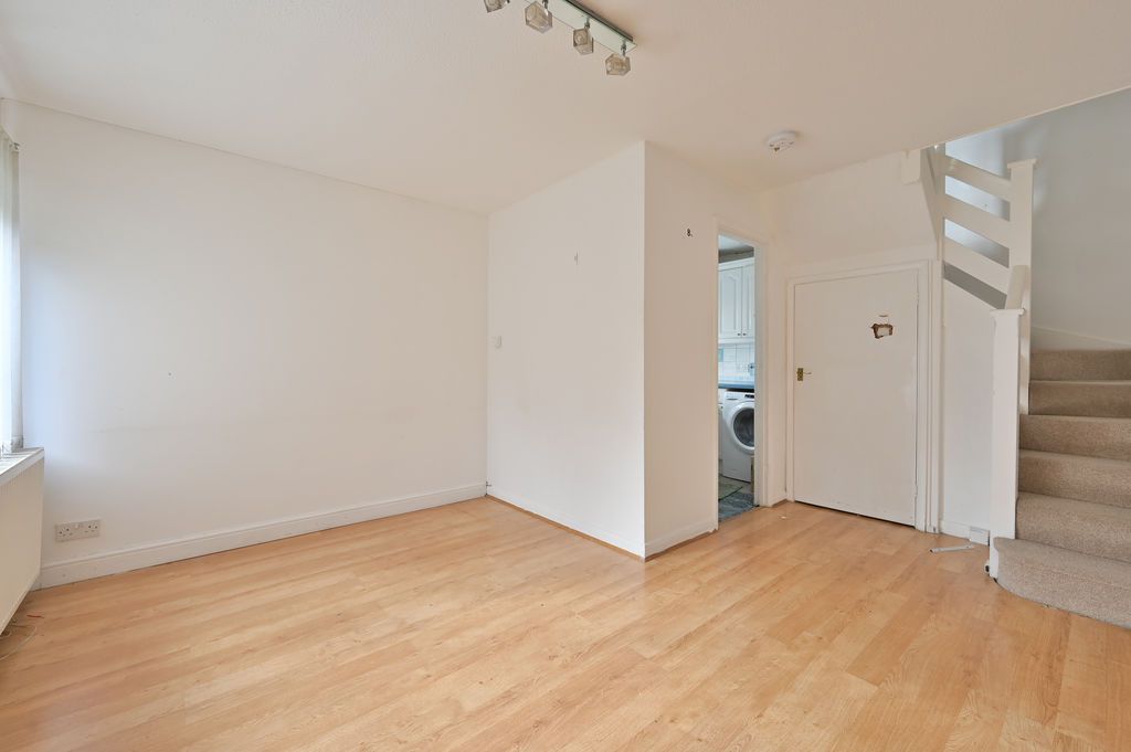 Property photo 3 of 11 Living Room