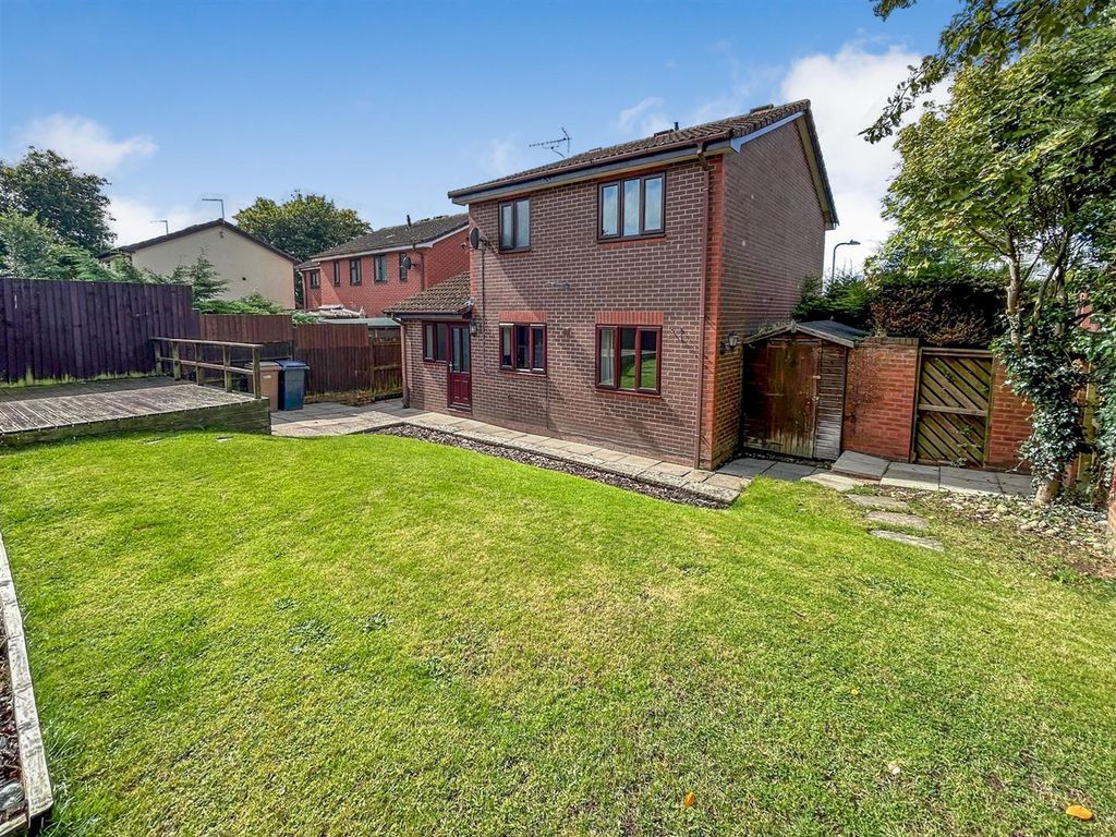 Property photo 1 of 21 Rear Gardens