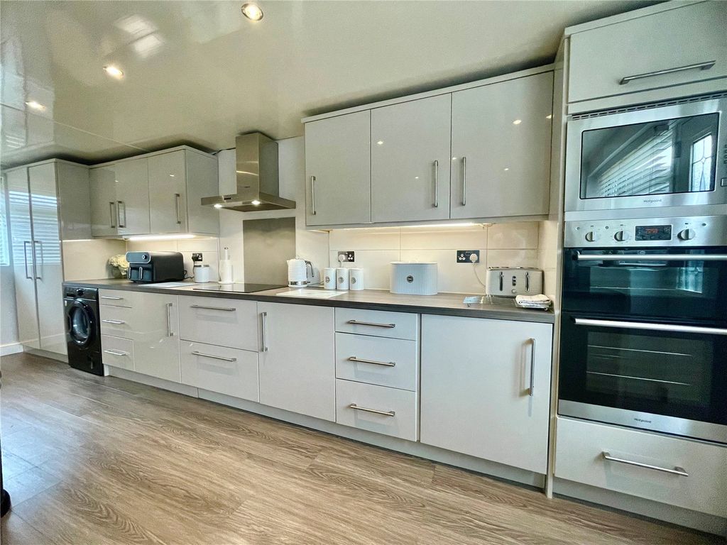 Property photo 1 of 19 Kitchen
