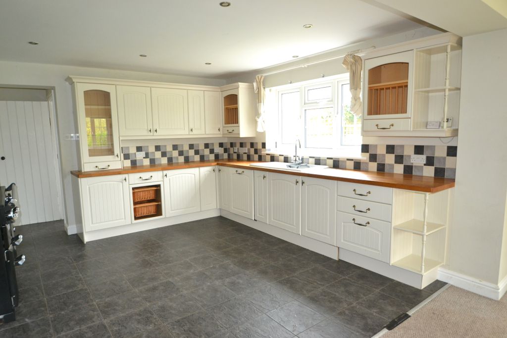 Property photo 3 of 24 Kitchen