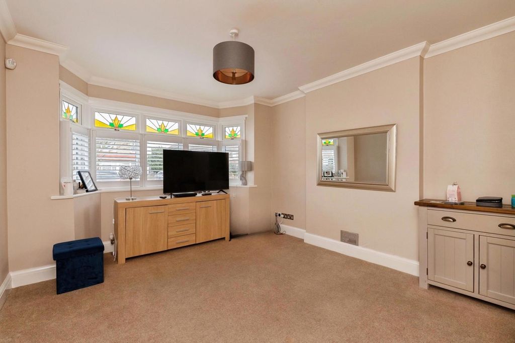 Property photo 3 of 17 Lounge/Bedroom One