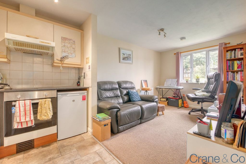 Property photo 2 of 11