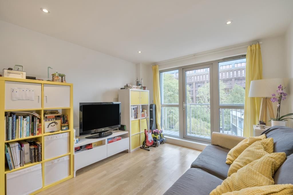 Property photo 3 of 20 Living Room