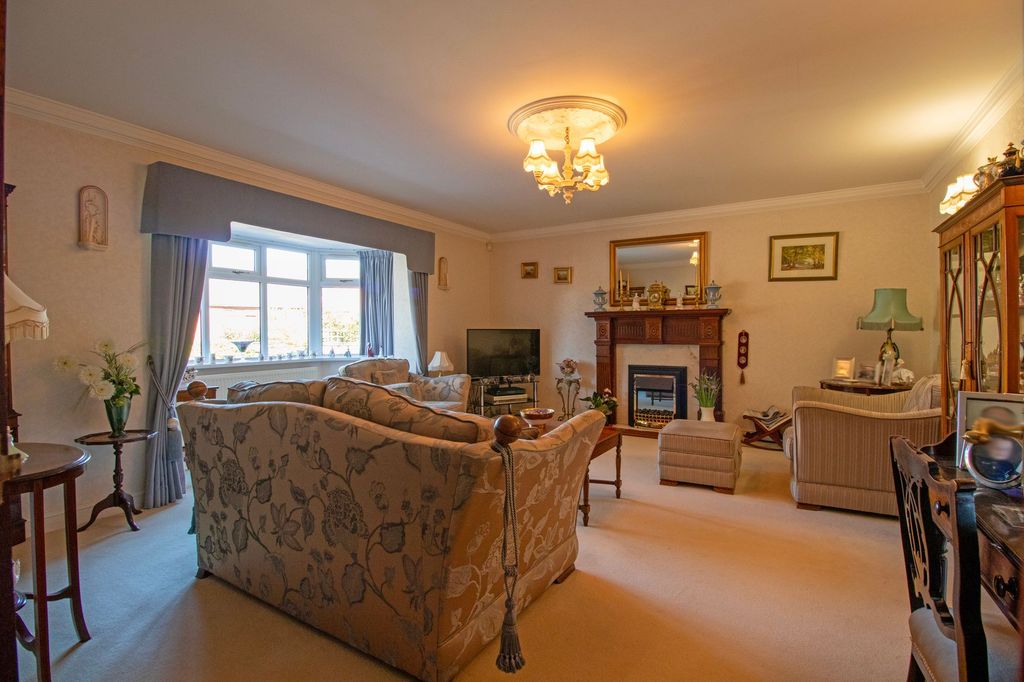 Property photo 2 of 30