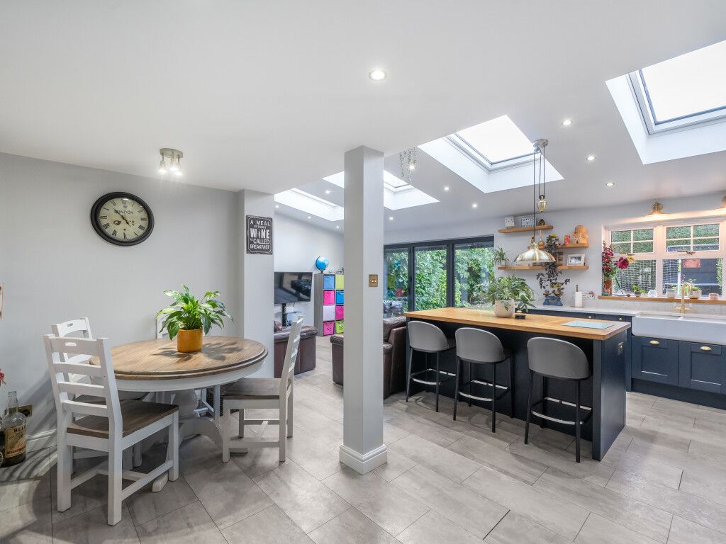 Property photo 2 of 25 1354191-10-68c445...