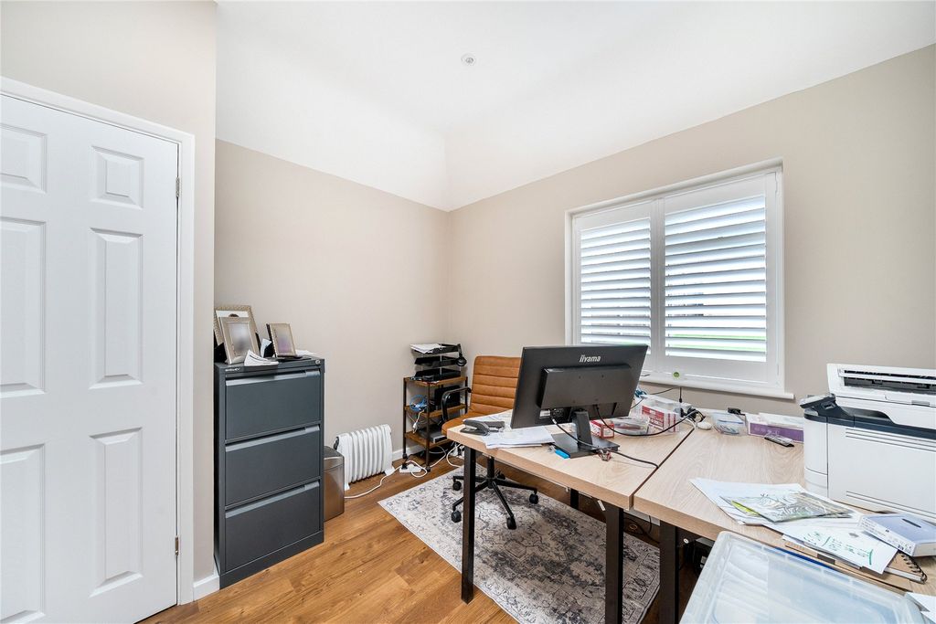 Property photo 3 of 19 Picture No. 15