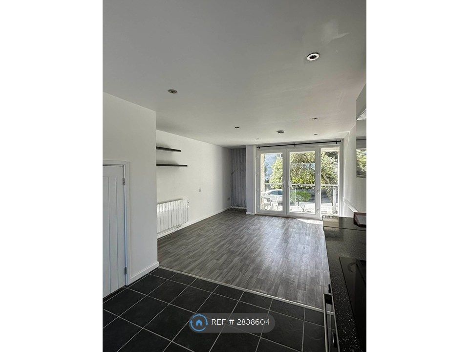 Property photo 2 of 14 Lounge