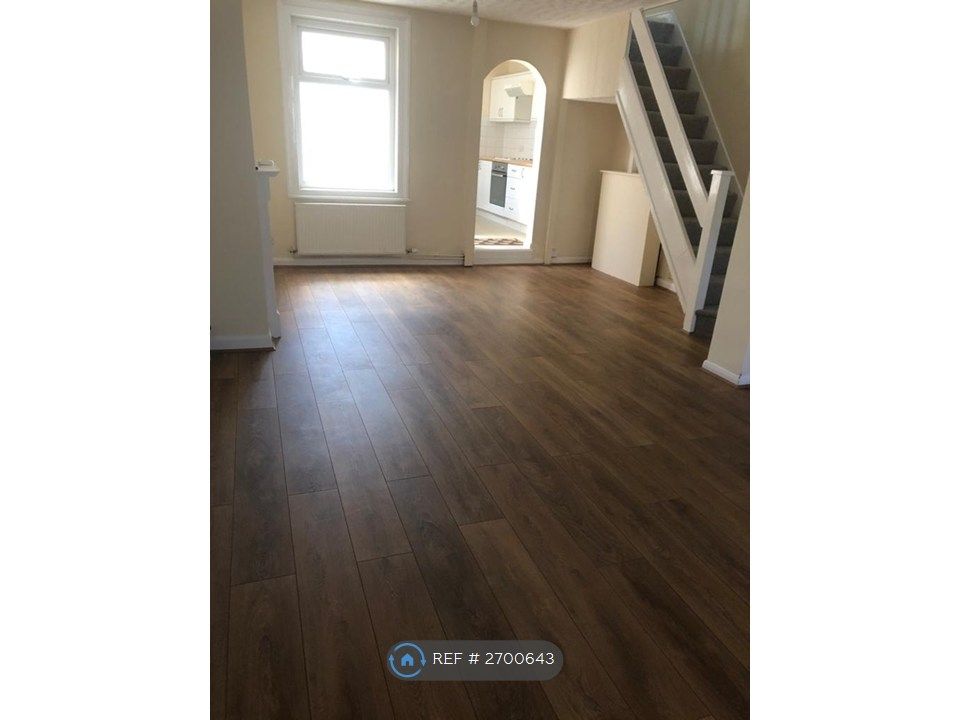 Property photo 1 of 9 Living Space 2