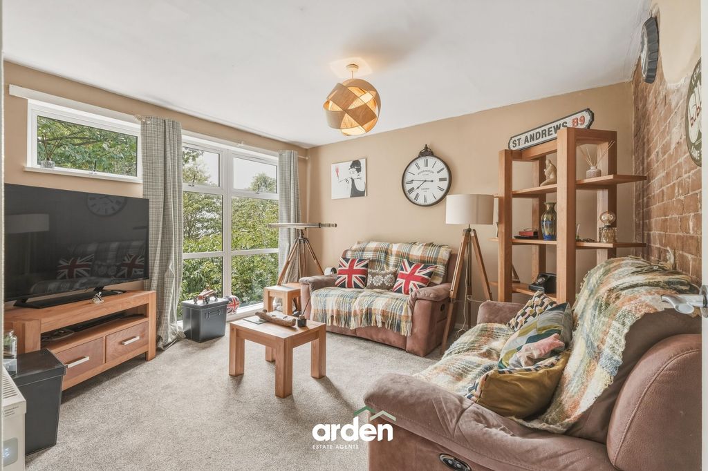 Property photo 2 of 11