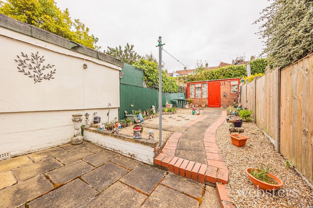 Property photo 2 of 11