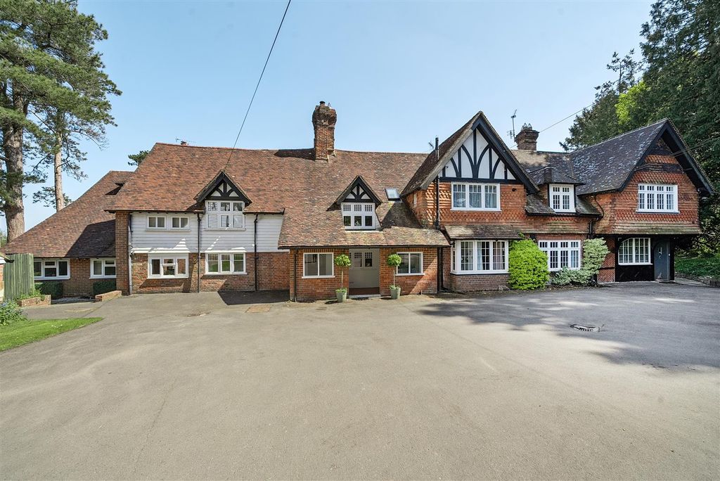 Property photo 1 of 21 External