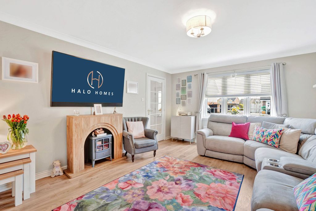 Property photo 3 of 25 Lounge