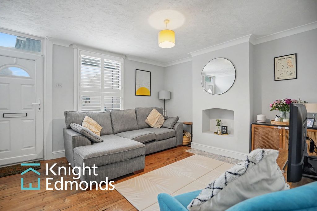 Property photo 3 of 24