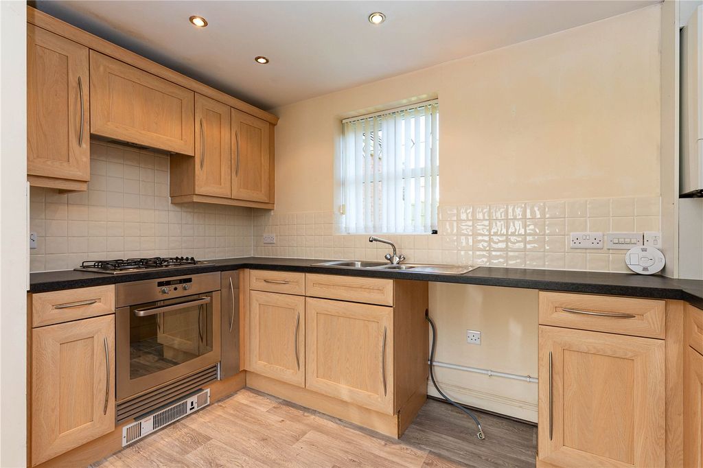 Property photo 2 of 10 Kitchen